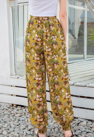 Indian ethnic style, Bohemian printed beach pants, loose and slimming for women, Harun pants, lantern pants, Thai floral pants trend Indian ethnic style, Bohemian printed beach pants, loose and slimming for women, Harun pants, lantern pants, Thai floral pants trend